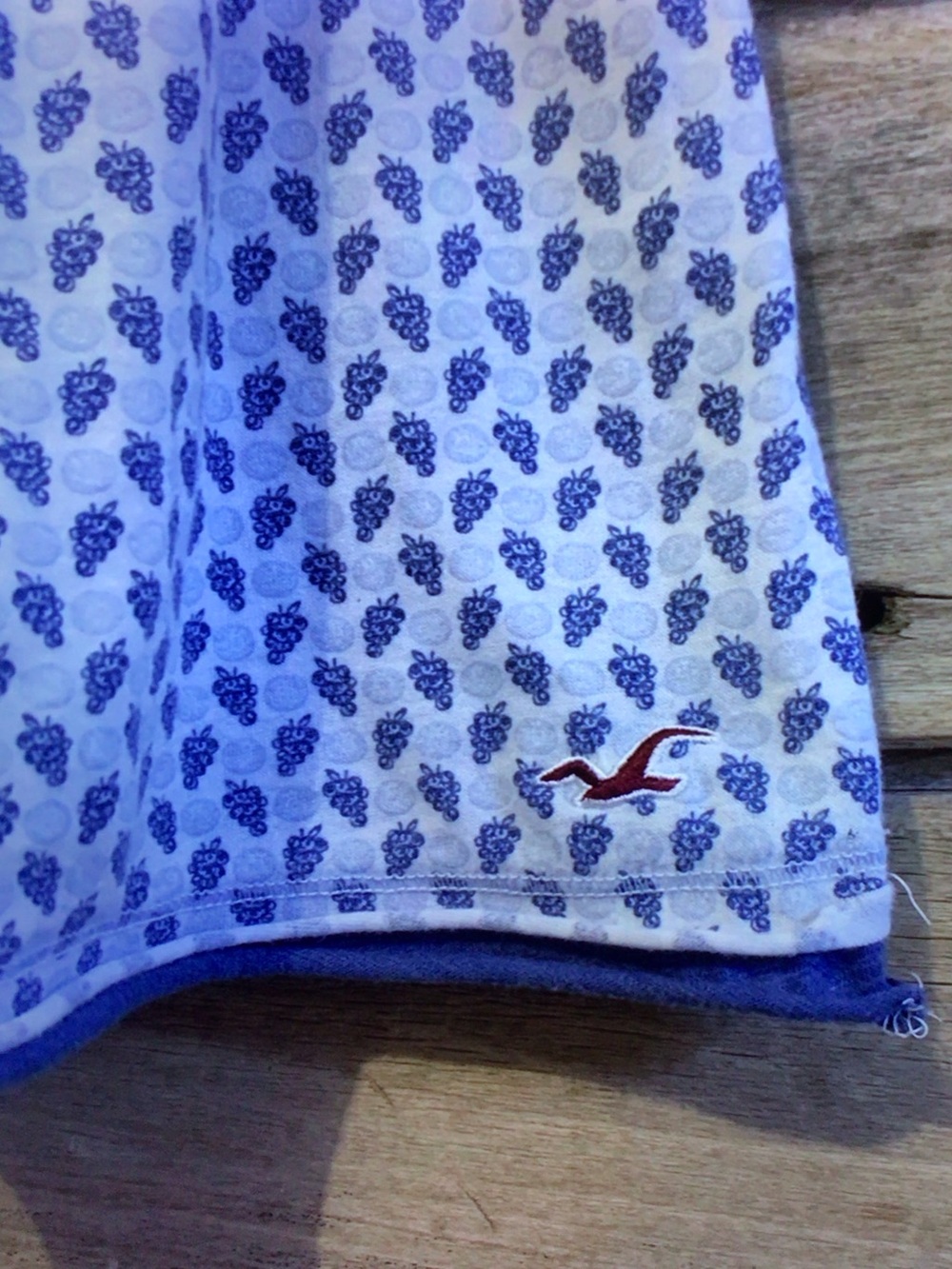 Y2K Hollister Light Blue Printed Scoop Neck Camisole with Dark Blue Waistband - Picture 4 of 6